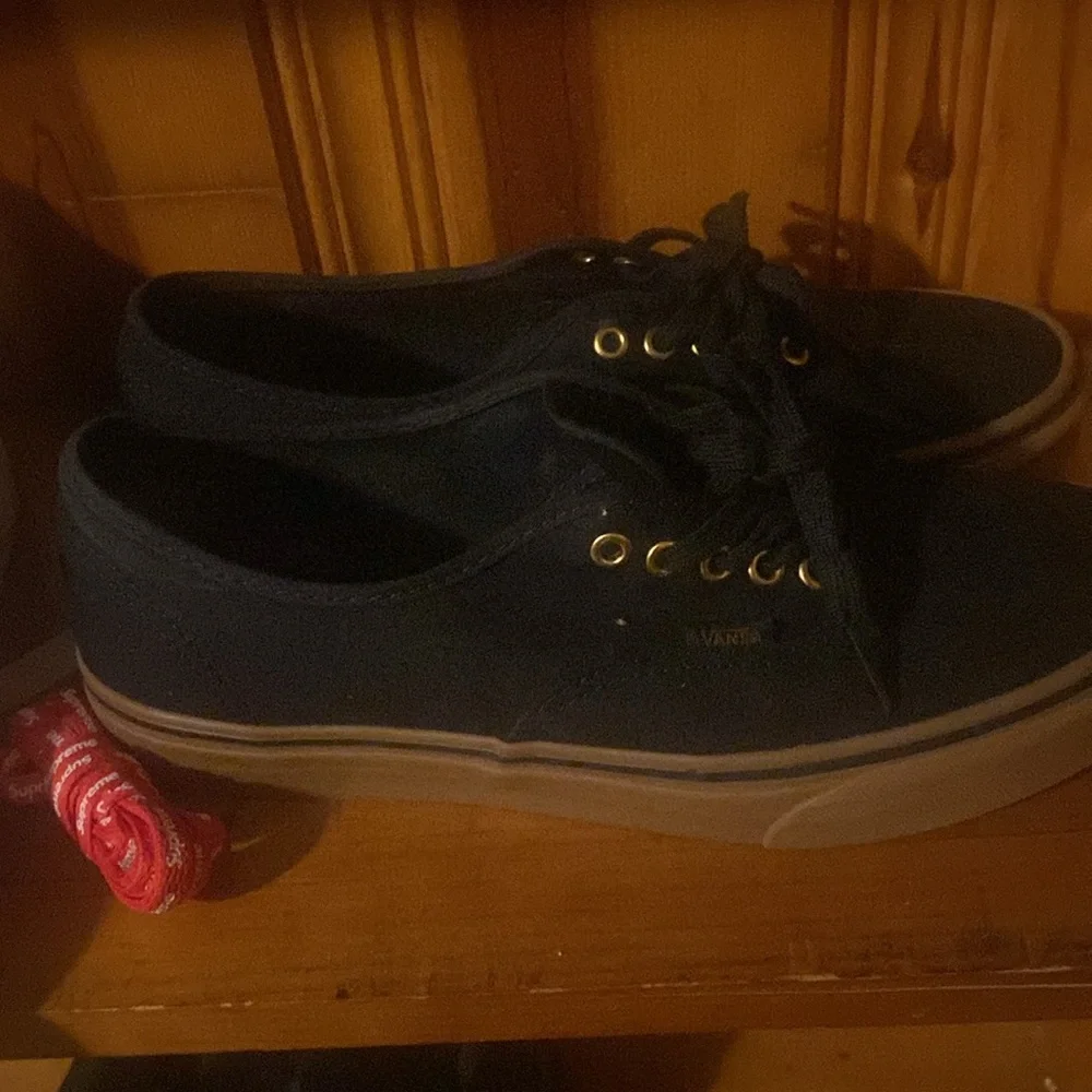 Vans - Picture 2 of 3
